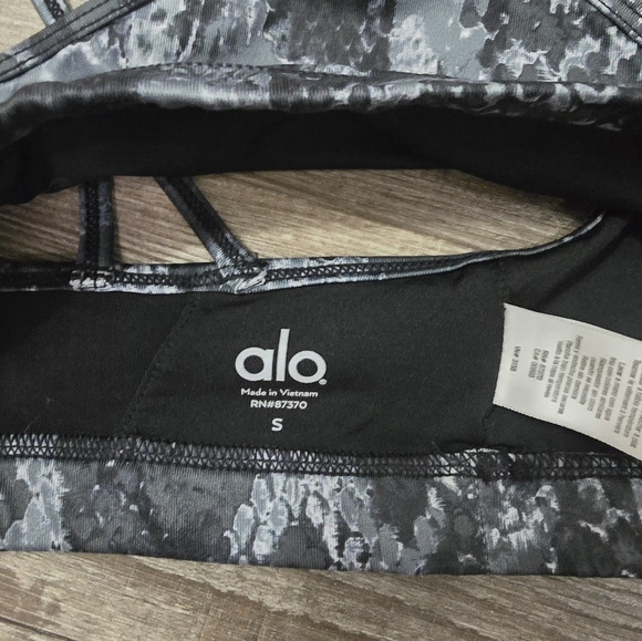 Alo sports bra 4 strap, grey pattern size small - Picture 4 of 5